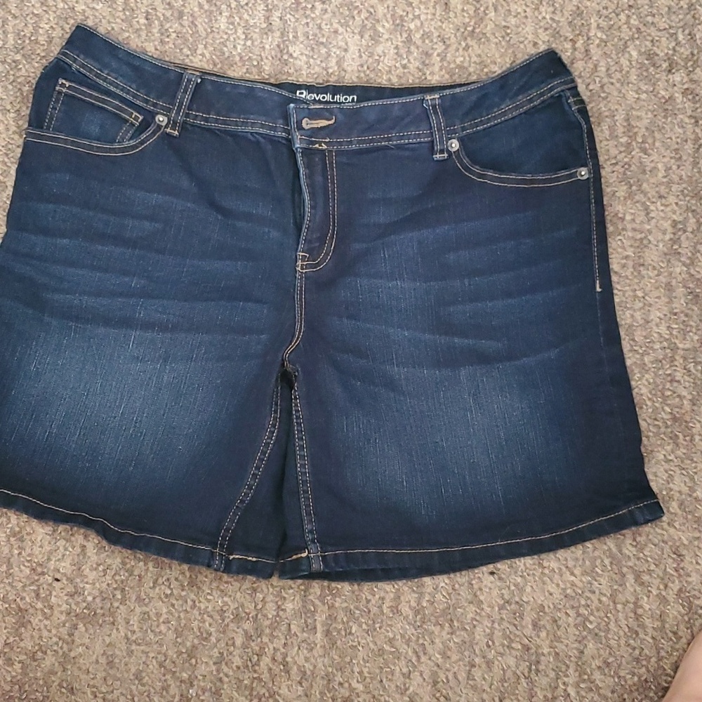 Revolution by ricki's brooke short size 30